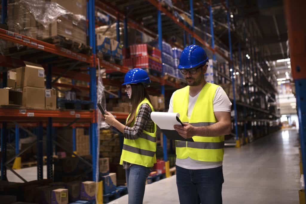 E-Commerce Inventory Management (Guide) - What Is It, Benefits & More 1 warehouse management